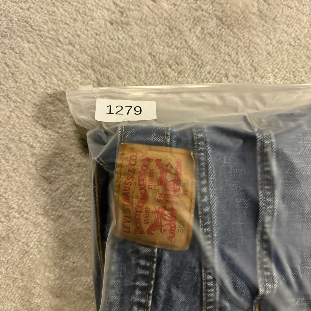 Levi's Jeans Mens 32x30 Blue 505 Regular Fit Straight Leg Medium Wash Denim